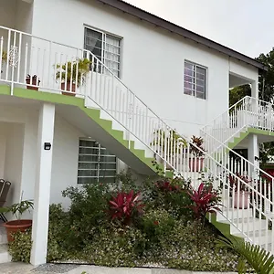 2 Stylish 2 Bed Cosy And Comfortable Apartment
